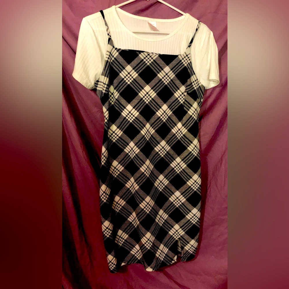 Have many dresses for sale. Some formal some casual. - Picture 1 of 1